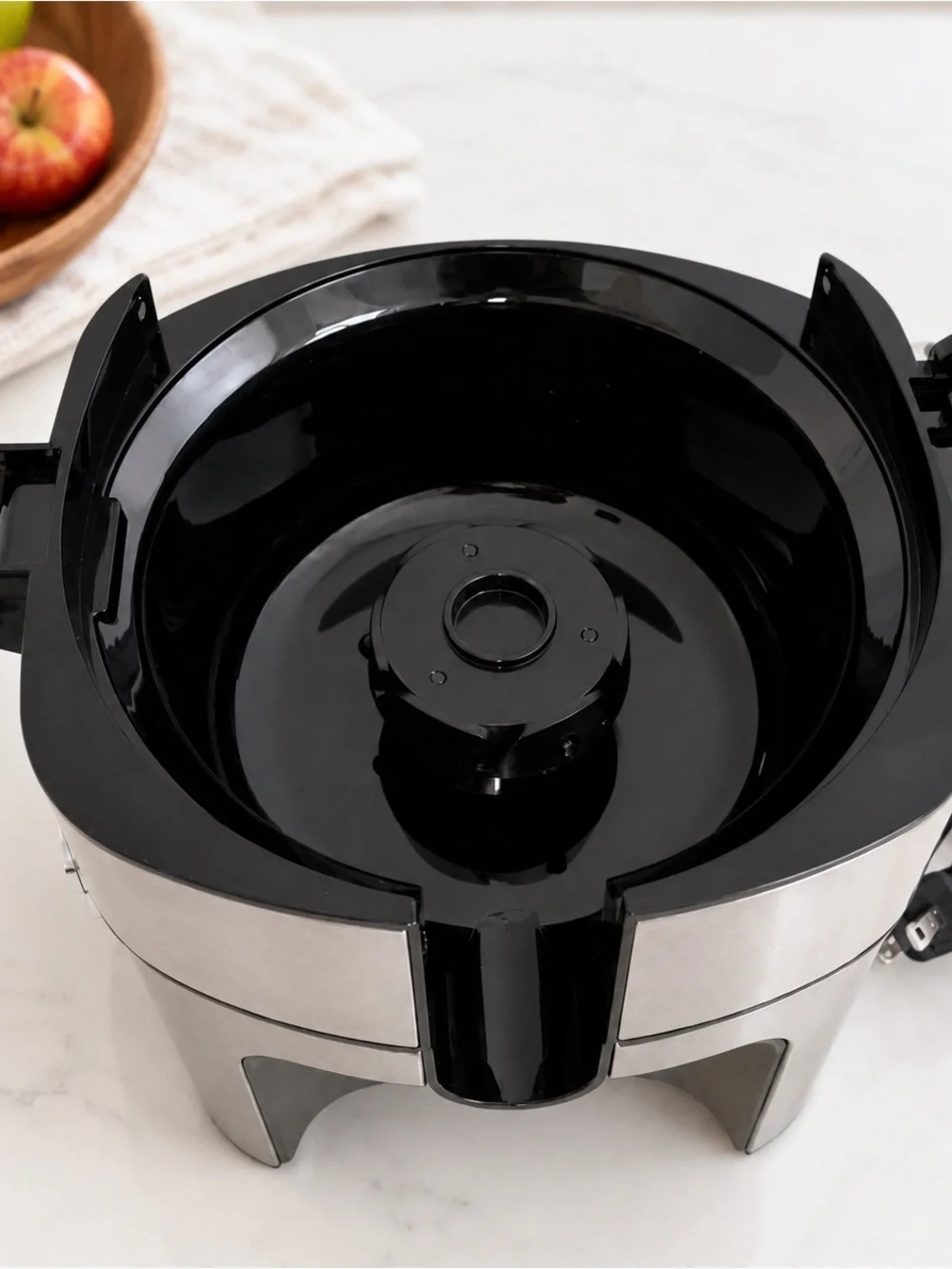 Cuisinart CJE-1000P1 1000 Watt 5 Speed  Juice Extractor Never Used